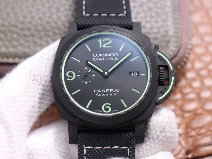 Panerai Luminor PAM1118 VS Factory Carbon Fiber Case Replica Watch Panerai Luminor PAM1118 VS Factory Carbon Fiber Case Replica Watch