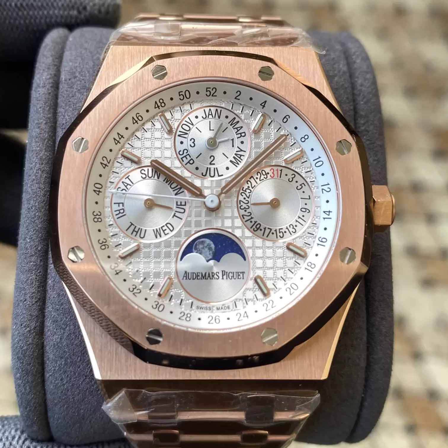 Audemars Piguet Royal Oak 26574OR.OO.1220OR.01 APS Factory Rose Gold Replica Watch Audemars Piguet Royal Oak 26574OR.OO.1220OR.01 APS Factory Rose Gold Replica Watch